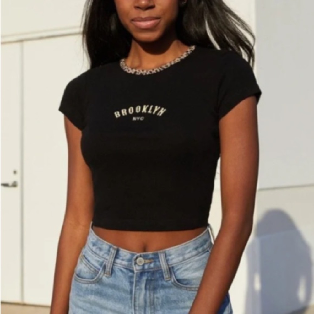 ✨3/$20 Brandy Melville John Galt Brooklyn Crop Top
